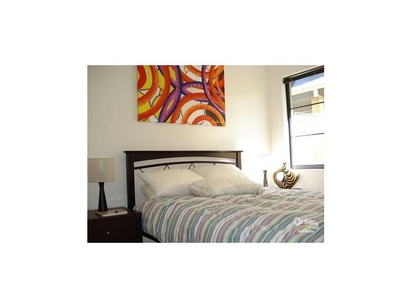 2/18 Davey Street, Mandurah WA 6210