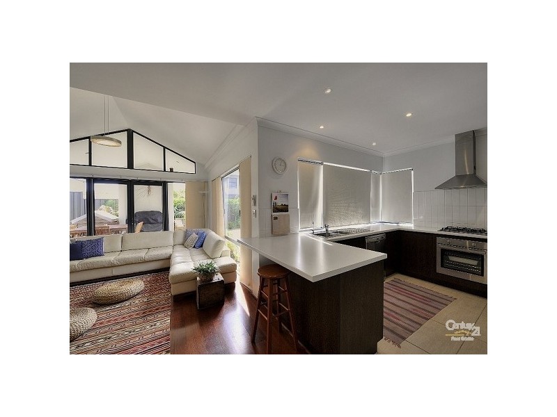 2 Sussex Place, Halls Head WA 6210