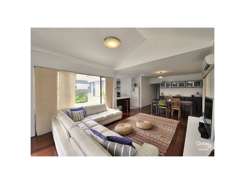 2 Sussex Place, Halls Head WA 6210