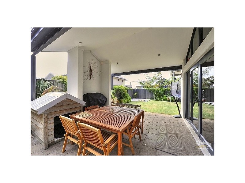 2 Sussex Place, Halls Head WA 6210