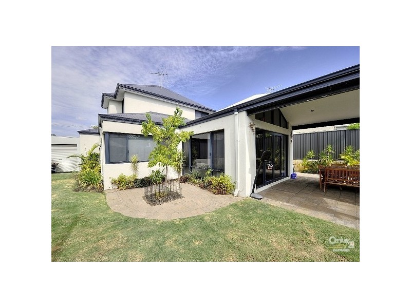 2 Sussex Place, Halls Head WA 6210