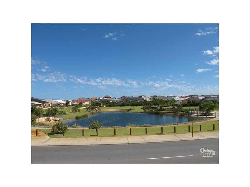 1 Carissa Turn, Halls Head WA 6210