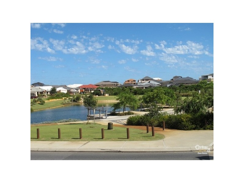 36 Buttercup Parkway, Halls Head WA 6210