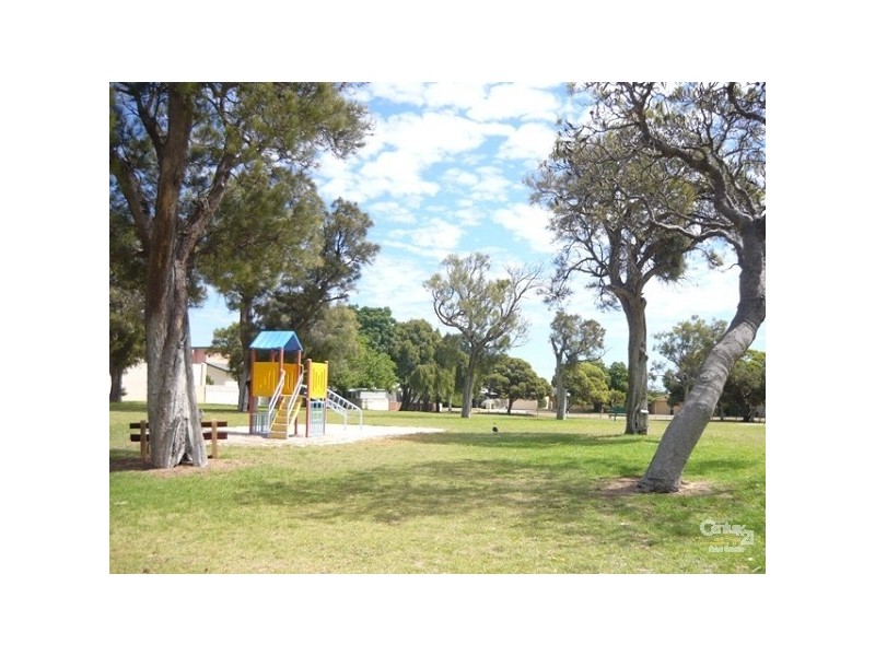 10 Wicklow Road, Halls Head WA 6210