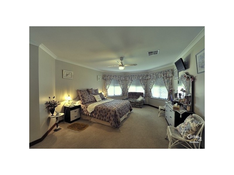 98 Leslie Street, Dudley Park WA 6210