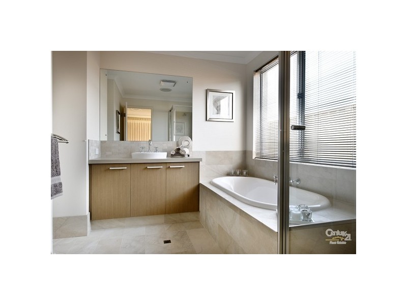 6 Cobaki Brace, Lakelands WA 6180