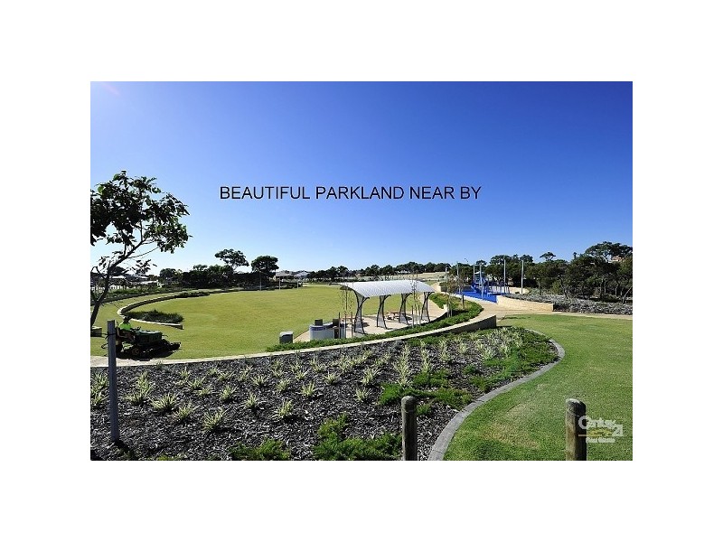 11 Seeana Pass, Halls Head WA 6210