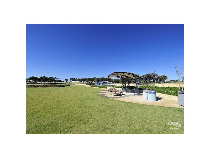 11 Seeana Pass, Halls Head WA 6210