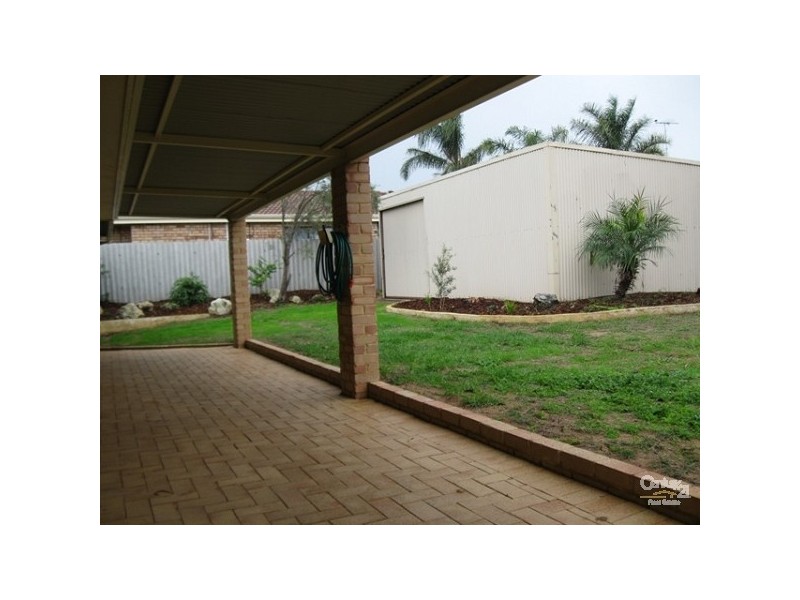 2 Spruce Court, Halls Head WA 6210