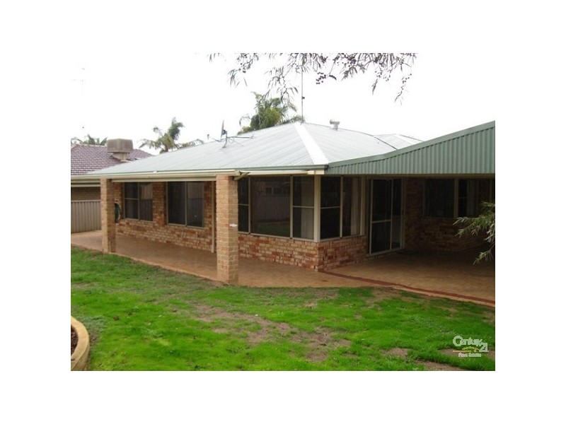 2 Spruce Court, Halls Head WA 6210