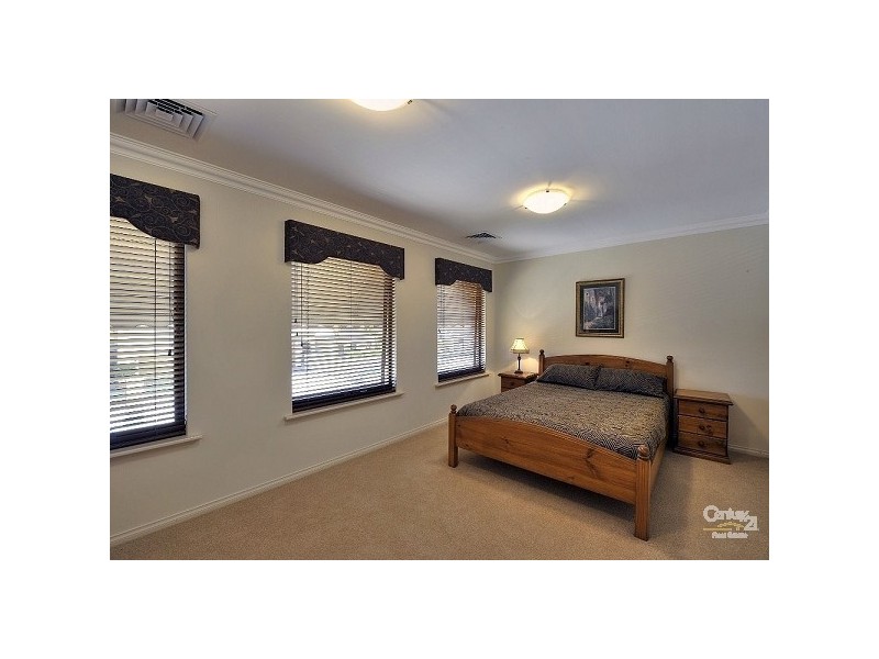 31 Brindabella Crescent, Halls Head WA 6210