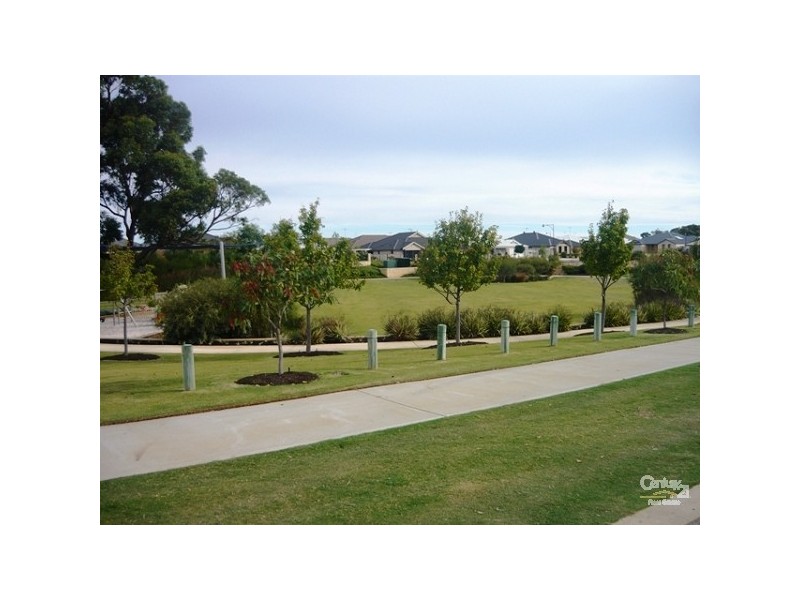 4 Emerald Pass, Meadow Springs WA 6210
