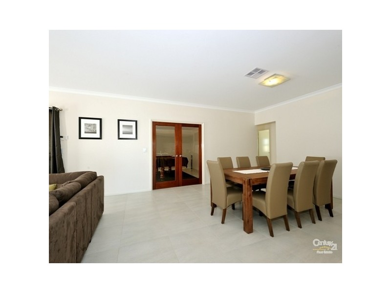 4 Emerald Pass, Meadow Springs WA 6210