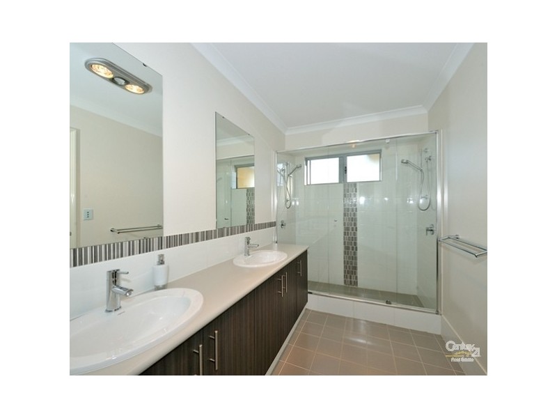 4 Emerald Pass, Meadow Springs WA 6210