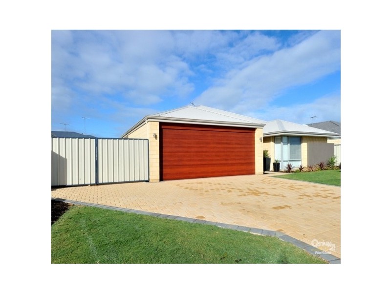 4 Emerald Pass, Meadow Springs WA 6210