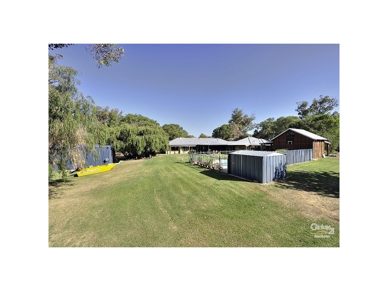 4 Tallangatta Place, Bouvard WA 6211
