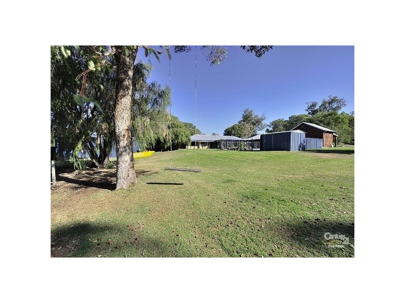 4 Tallangatta Place, Bouvard WA 6211