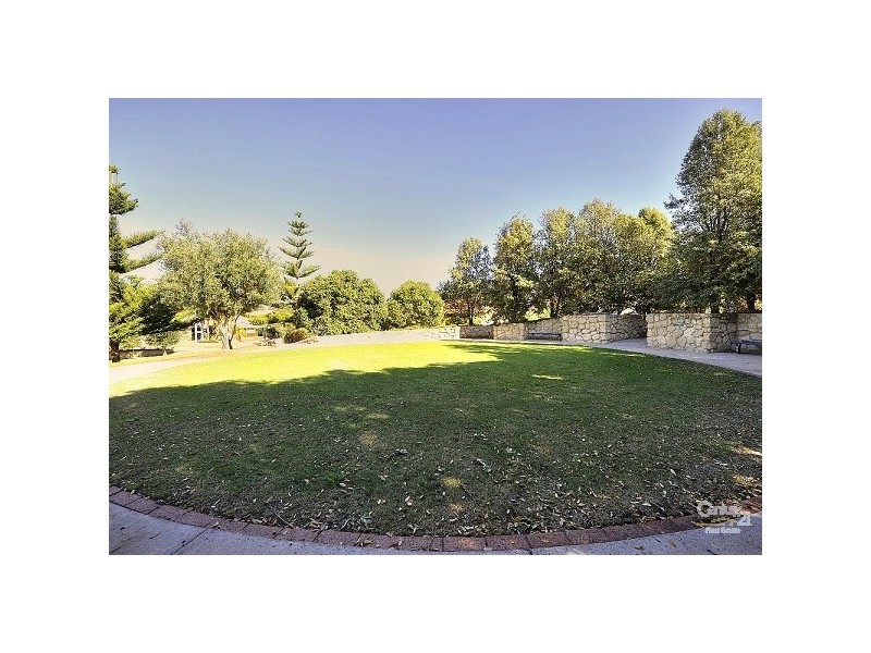 7 Noosa Court, Halls Head WA 6210