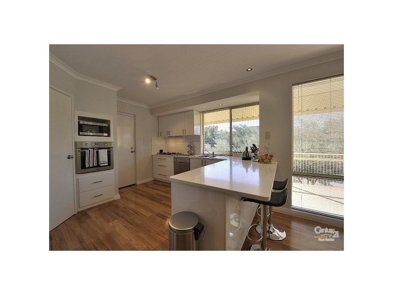 7 Noosa Court, Halls Head WA 6210