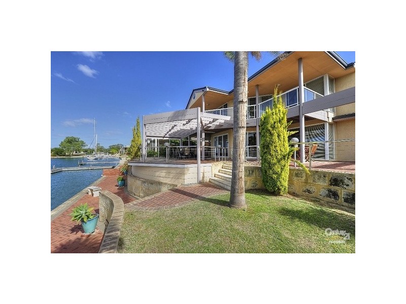 32 Cambria Island Retreat, Halls Head WA 6210