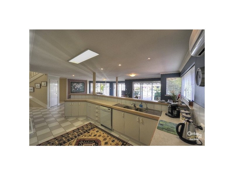 32 Cambria Island Retreat, Halls Head WA 6210