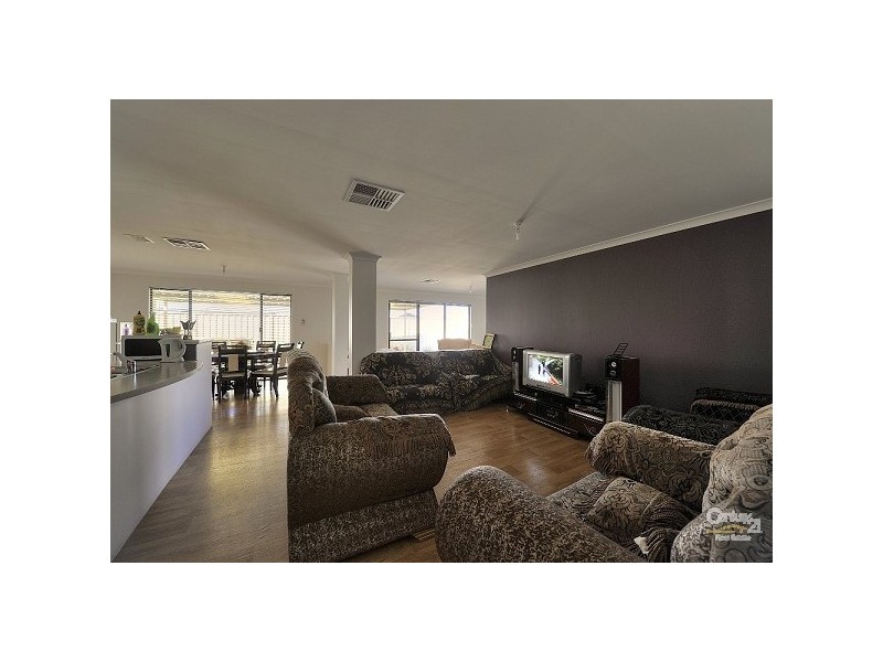 35 Lismore Ridge, Lakelands WA 6180