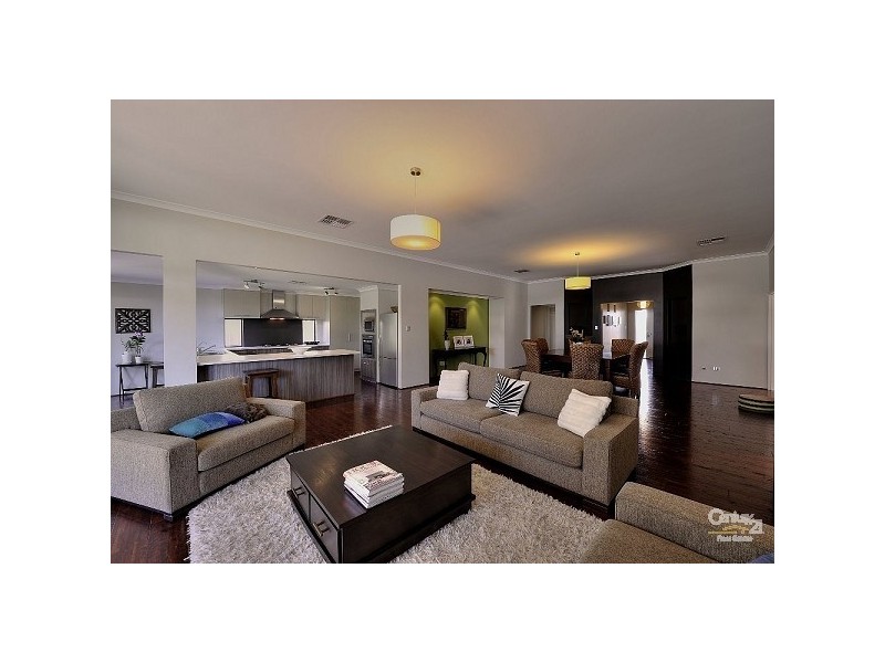 19 Royston Way, Lakelands WA 6180