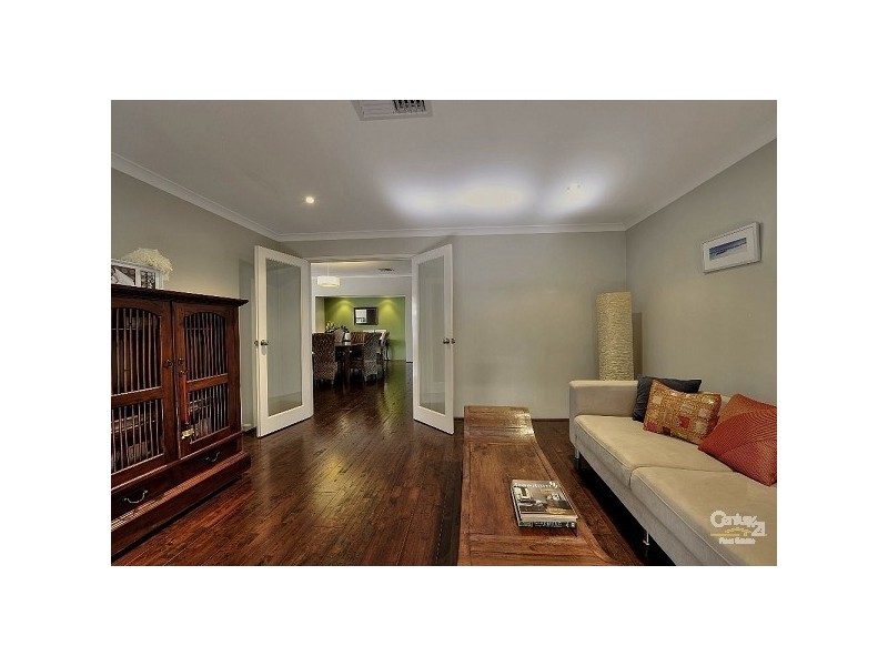 19 Royston Way, Lakelands WA 6180