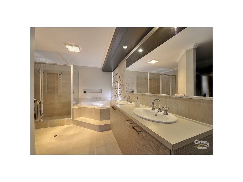 19 Royston Way, Lakelands WA 6180