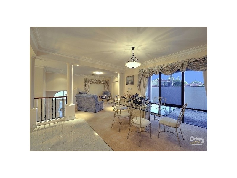 2 Dolphin Drive, Mandurah WA 6210