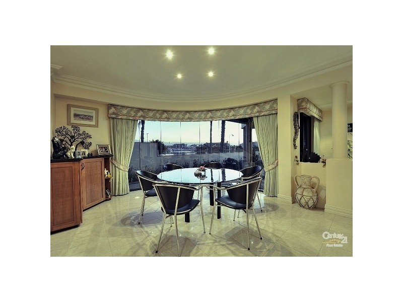 2 Dolphin Drive, Mandurah WA 6210