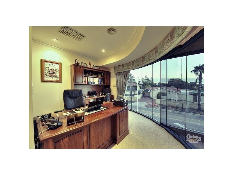 2 Dolphin Drive, Mandurah WA 6210