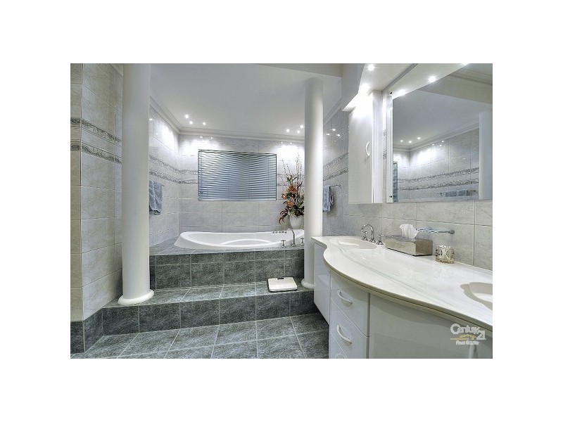 2 Dolphin Drive, Mandurah WA 6210