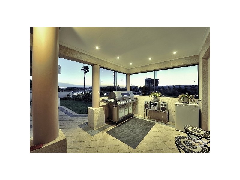 2 Dolphin Drive, Mandurah WA 6210