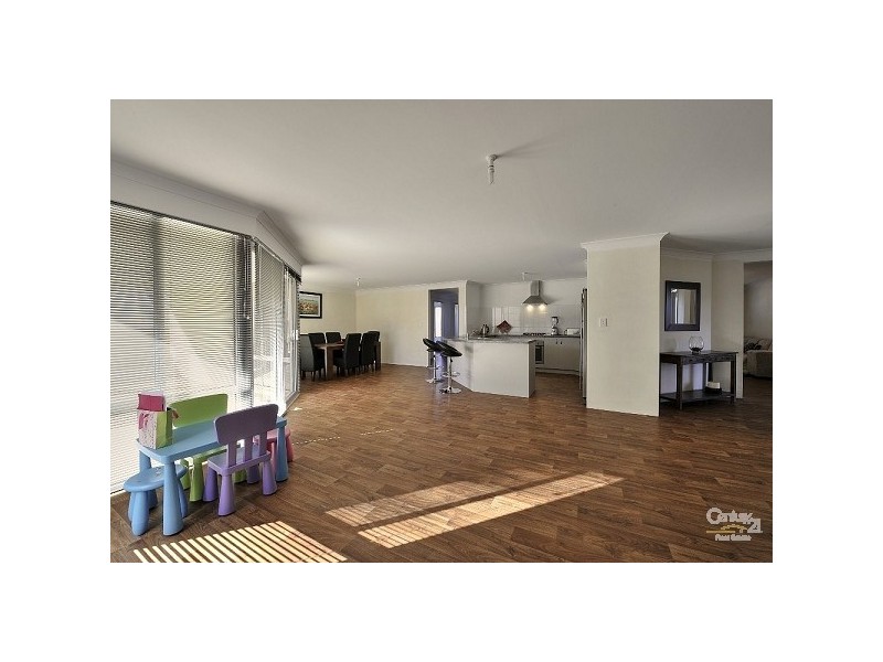 8 Pelora View, Lakelands WA 6180