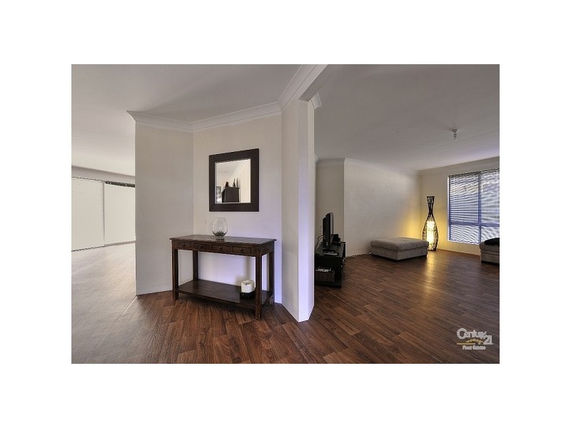 8 Pelora View, Lakelands WA 6180