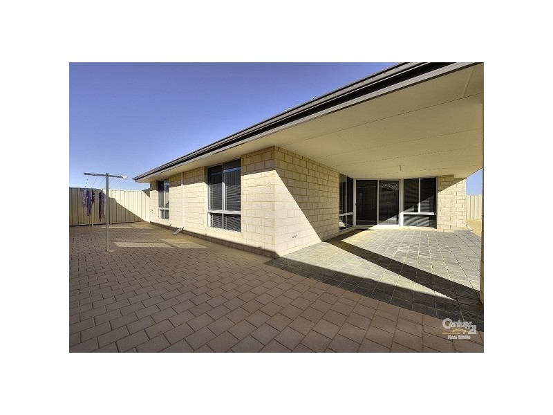 8 Pelora View, Lakelands WA 6180