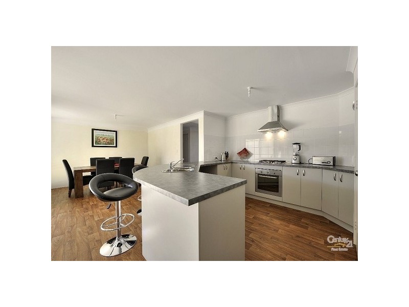 8 Pelora View, Lakelands WA 6180