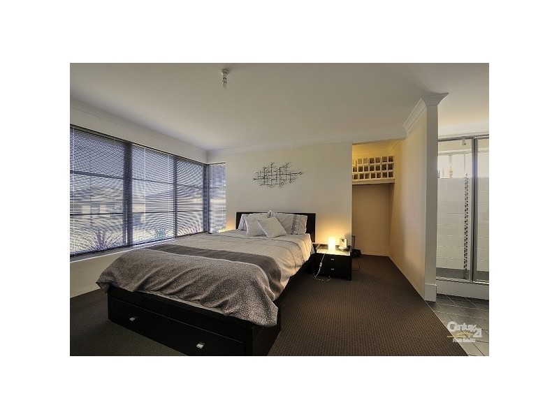 8 Pelora View, Lakelands WA 6180