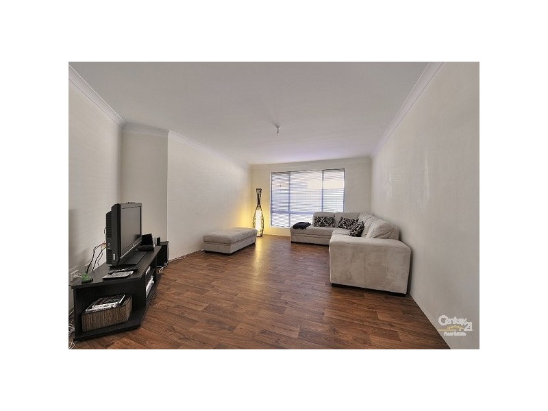 8 Pelora View, Lakelands WA 6180