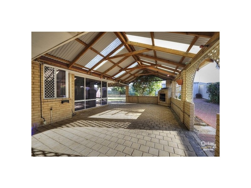 17 Chennille Vista, Halls Head WA 6210