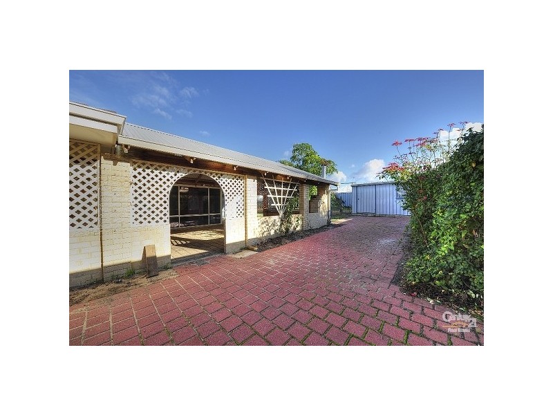 17 Chennille Vista, Halls Head WA 6210
