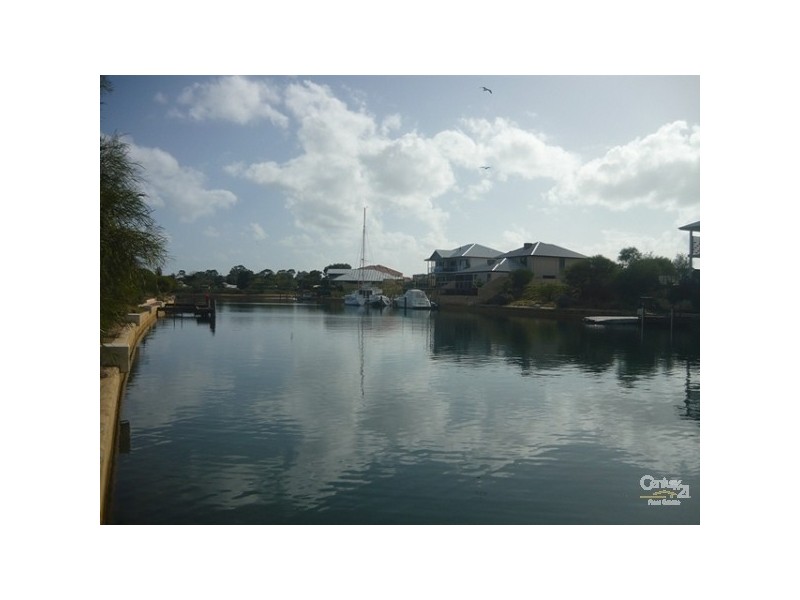 18 Sandpiper Island Retreat, Wannanup WA 6210