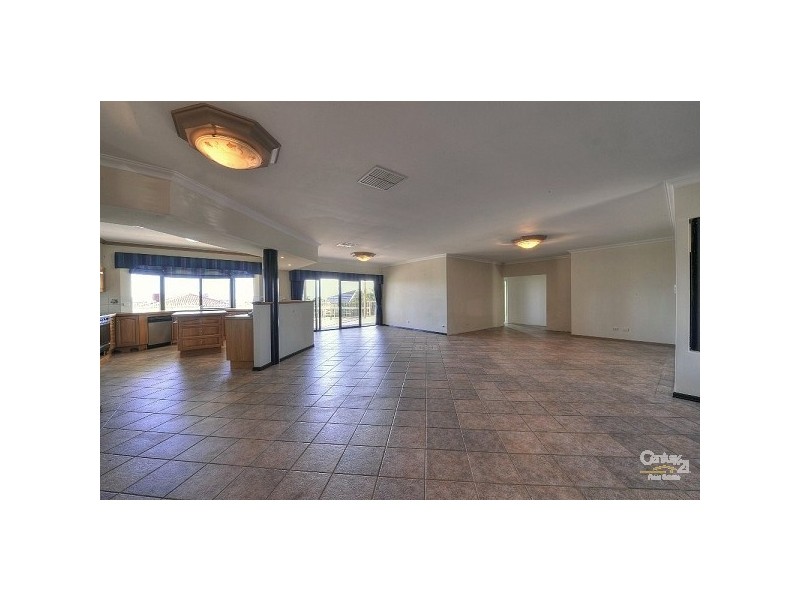 12 Chennile Vista, Halls Head WA 6210