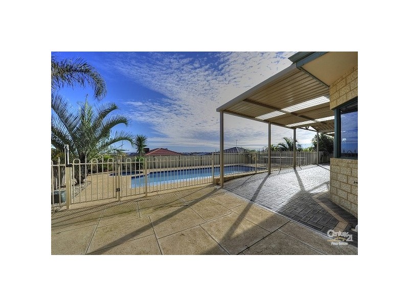 12 Chennile Vista, Halls Head WA 6210