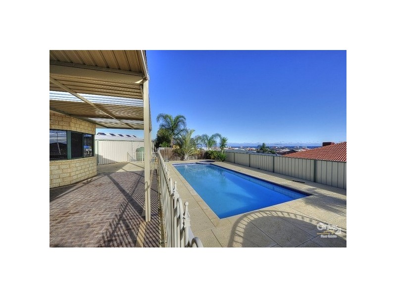 12 Chennile Vista, Halls Head WA 6210