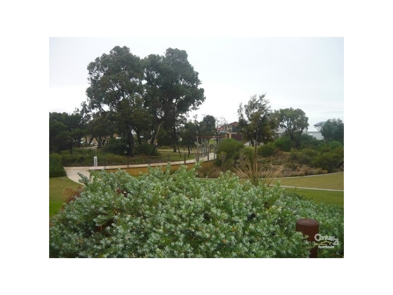 7 Splendens Turn, Halls Head WA 6210