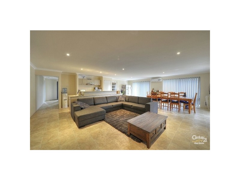 14 Senecio Way, Halls Head WA 6210