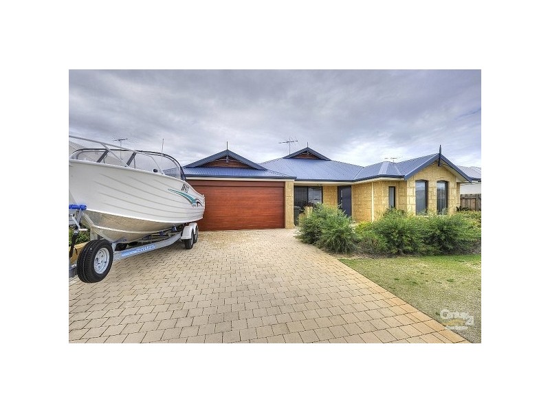 14 Senecio Way, Halls Head WA 6210