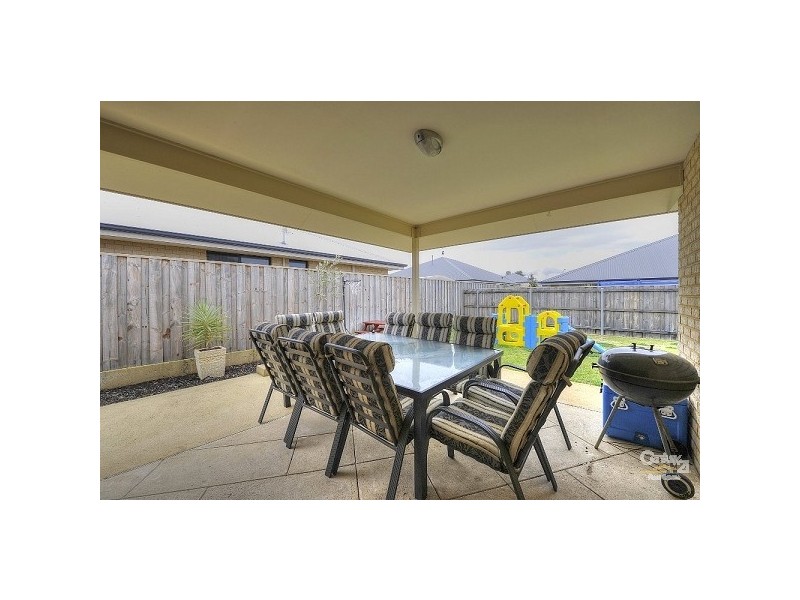 14 Senecio Way, Halls Head WA 6210